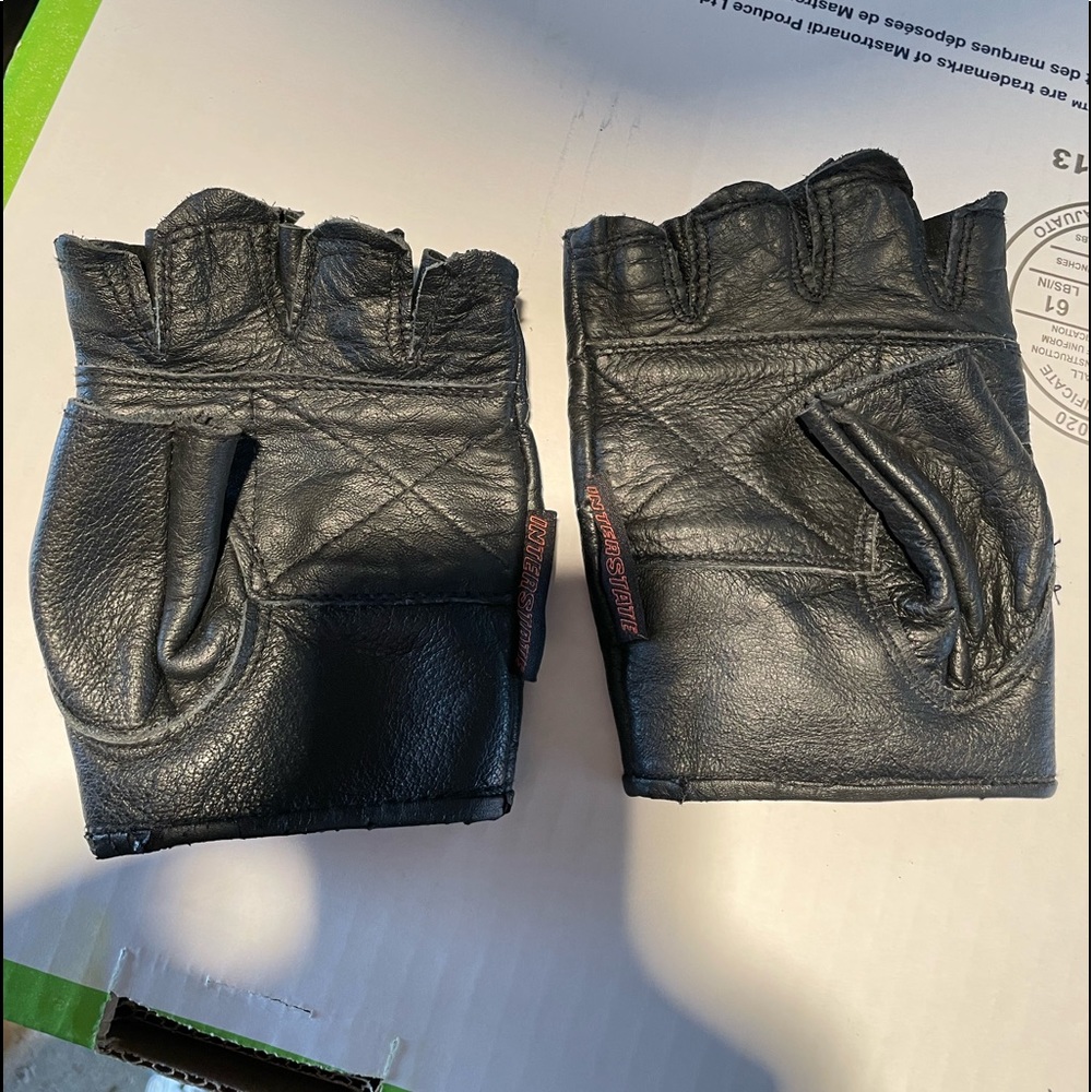 Interstate Leather Fingerless Riding Gloves size is Small